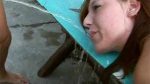 Outdoor Pee Spiele mit einem jungen Teen Mädchen