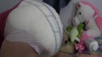 Adult Baby pullert in die Windel und wird geil dabei