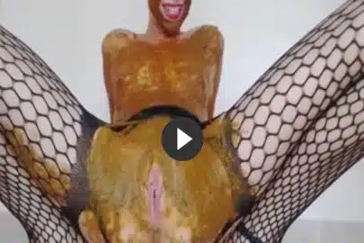 Blondine ist Messyluder und kackt sich voll