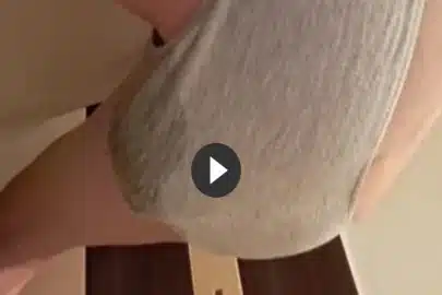Pissen und kacken Porno mit geiler Milf
