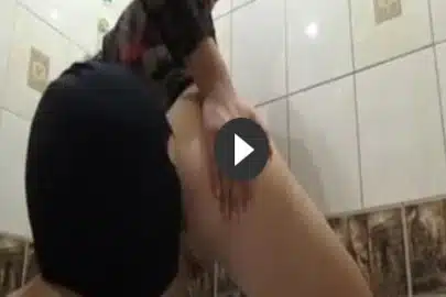 Sklave leckt dirty ass seiner Herrin sauber aus